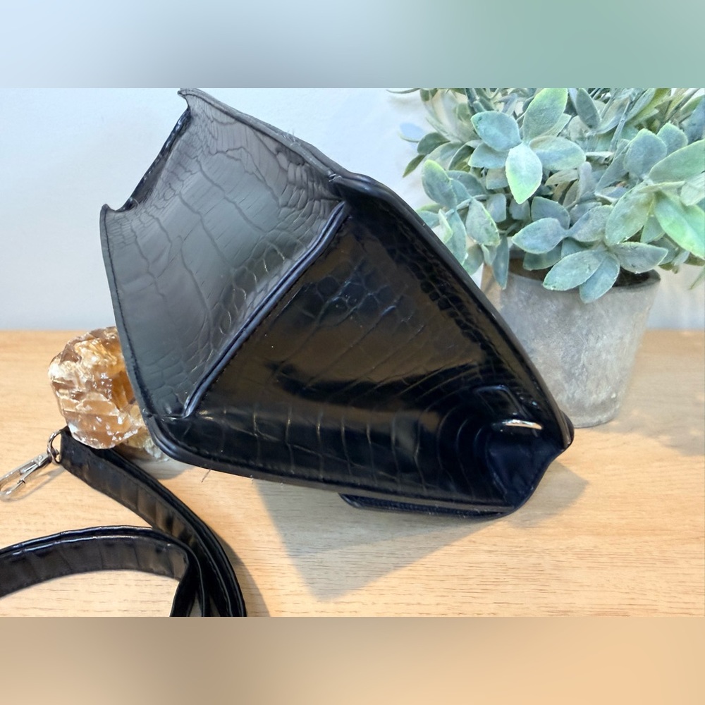 ALDO Black Croc Embossed Vegan Leather Top Handle Crossbody Silver Chain - Picture 4 of 8